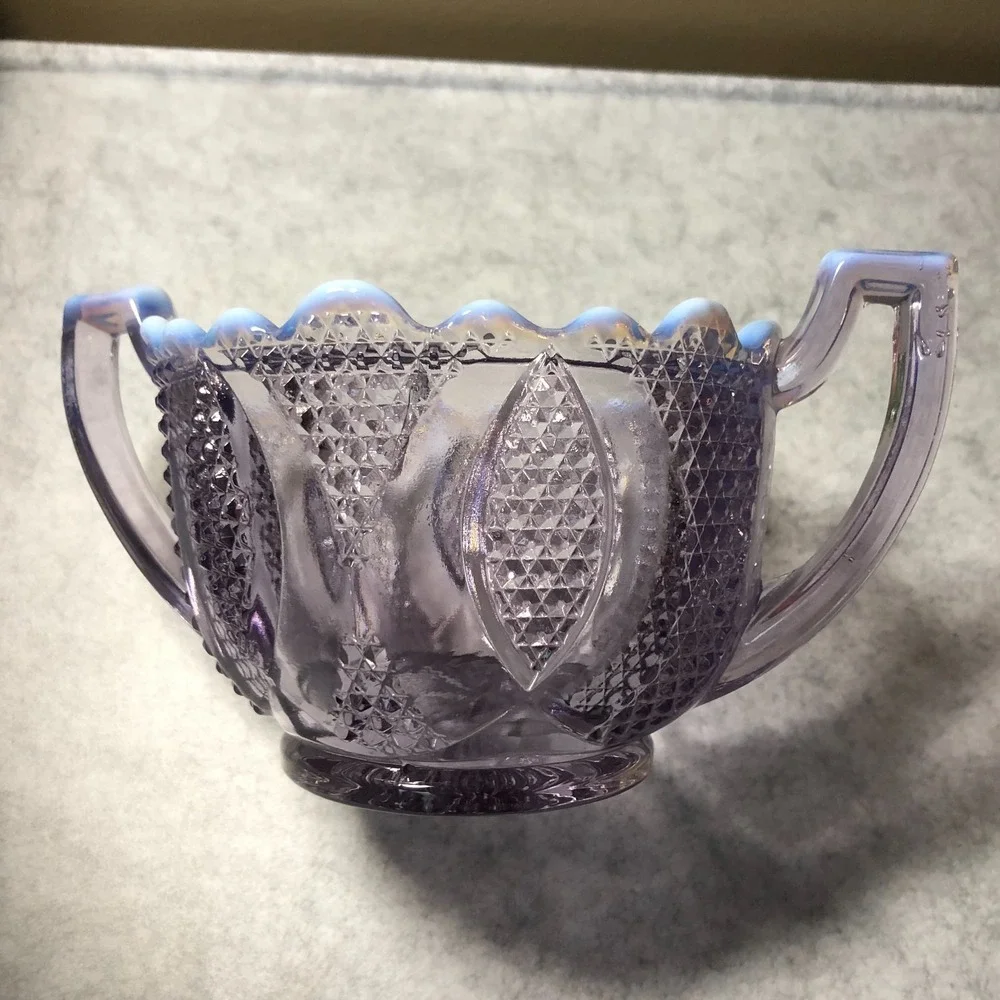 Vtg Westmoreland Lilac Opalescent High Hob Lidded Sugar Bowl Coquette Fairycore